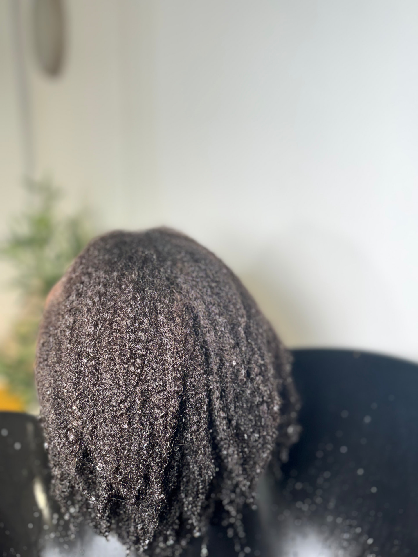 Cheveux crépus après le bain d'hydratation profonde au Vapozone